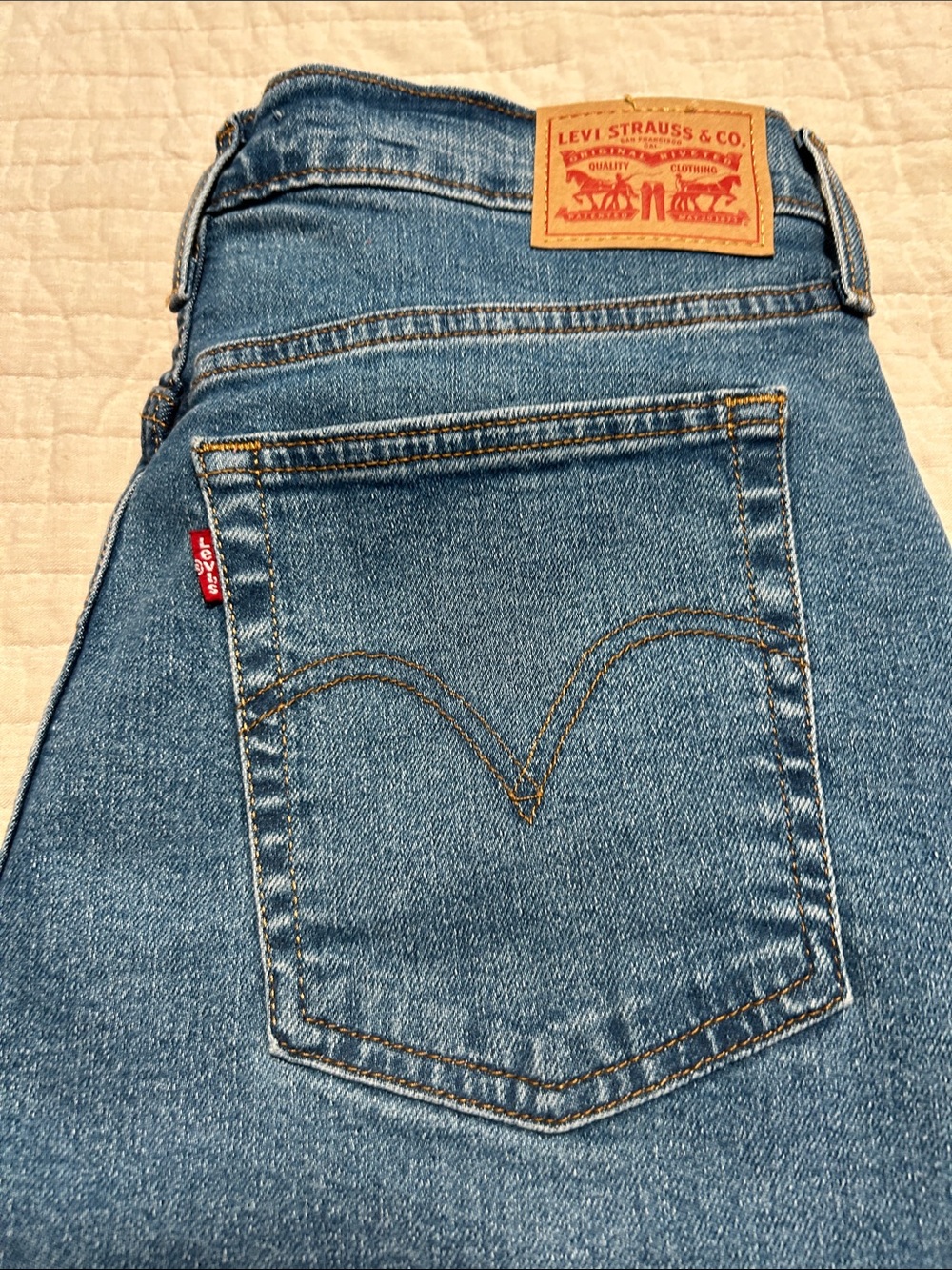 Levi's Women’s Light Blue Straight Jeans with Leather Patch